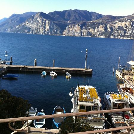 Charmante Apartament Lake Front Malcesine Esterno foto