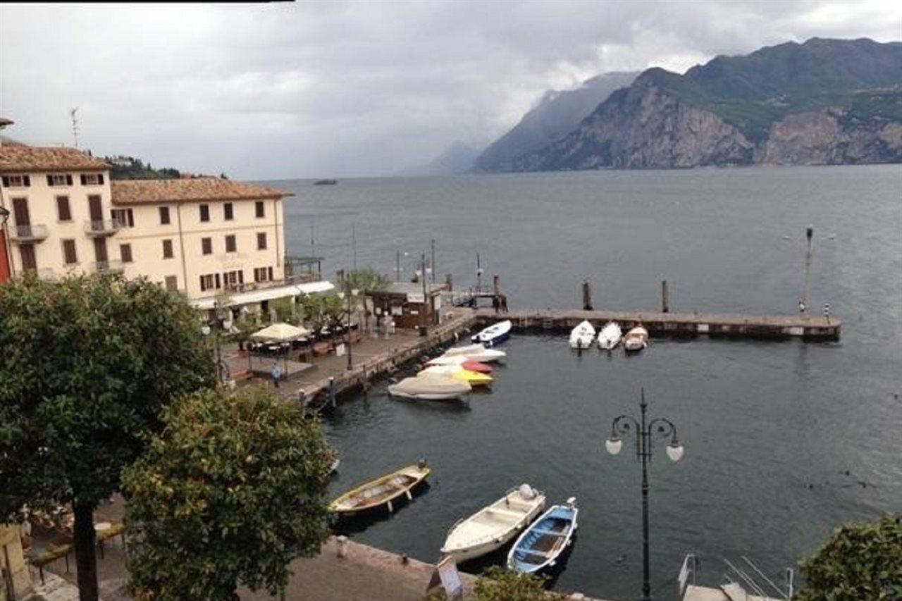 Charmante Apartament Lake Front Malcesine Esterno foto